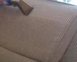 怎么清潔和保養(yǎng)沙發(fā)呢？