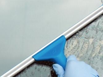 高空進行玻璃清潔作業(yè)的時候，要注意什么呢？